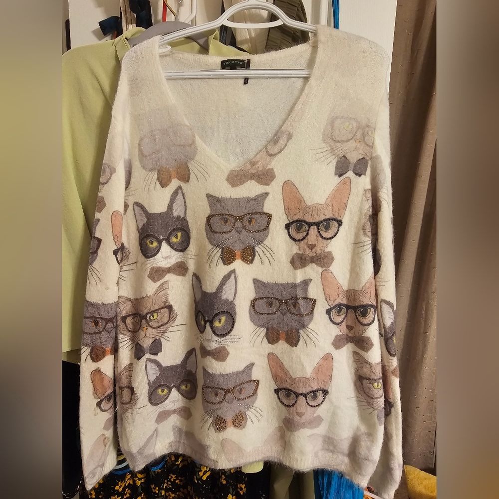 Tricotto Sweater Cats In Glasses L Ultra Soft V-Neck Rhinestone Embellished